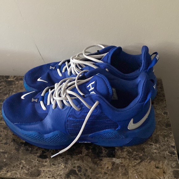 Outstandingly comfort. They give 2 inches off the ground. Laces up easy - Picture 2 of 7